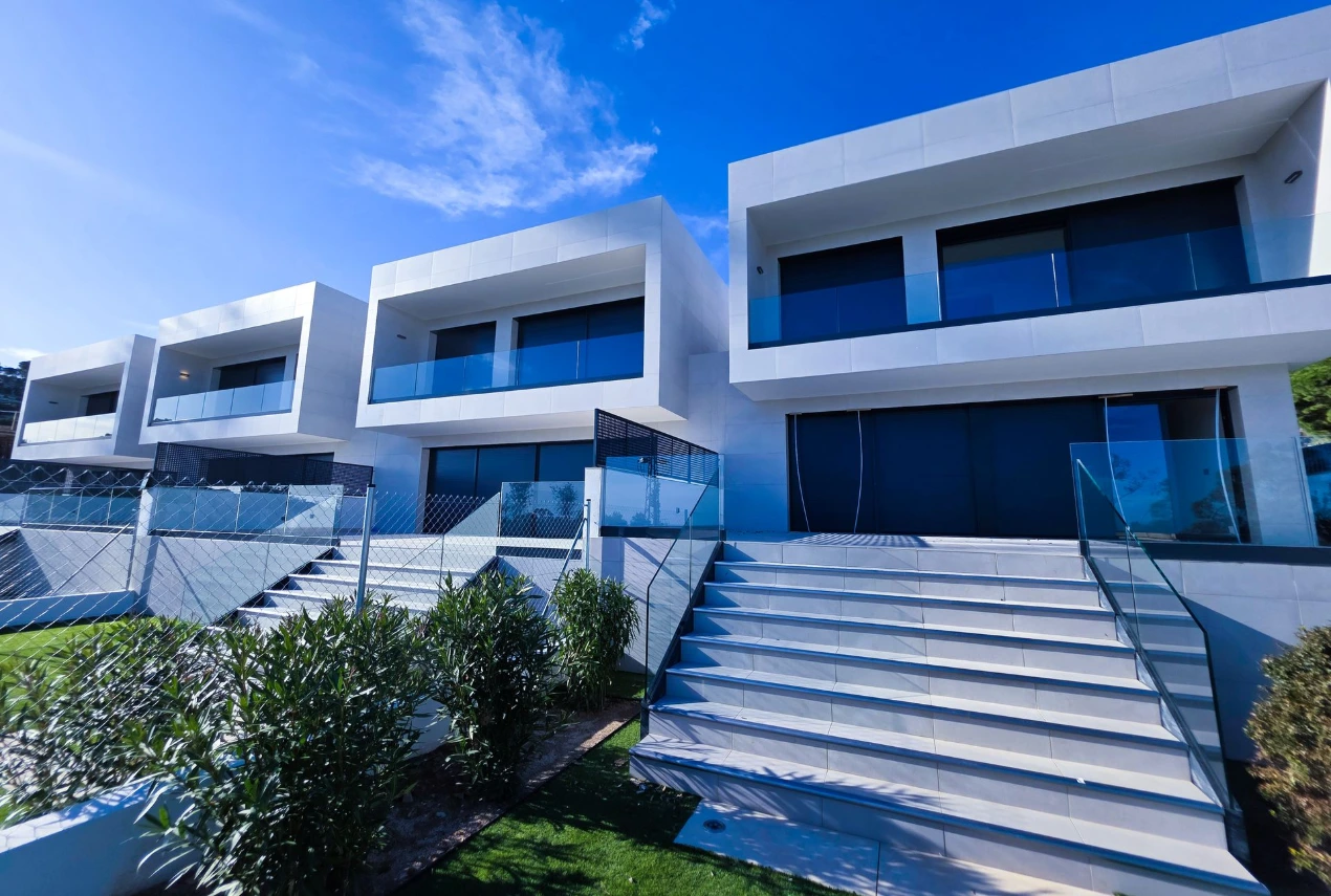 Barandillas de cristal en promoción residencial en Maresme