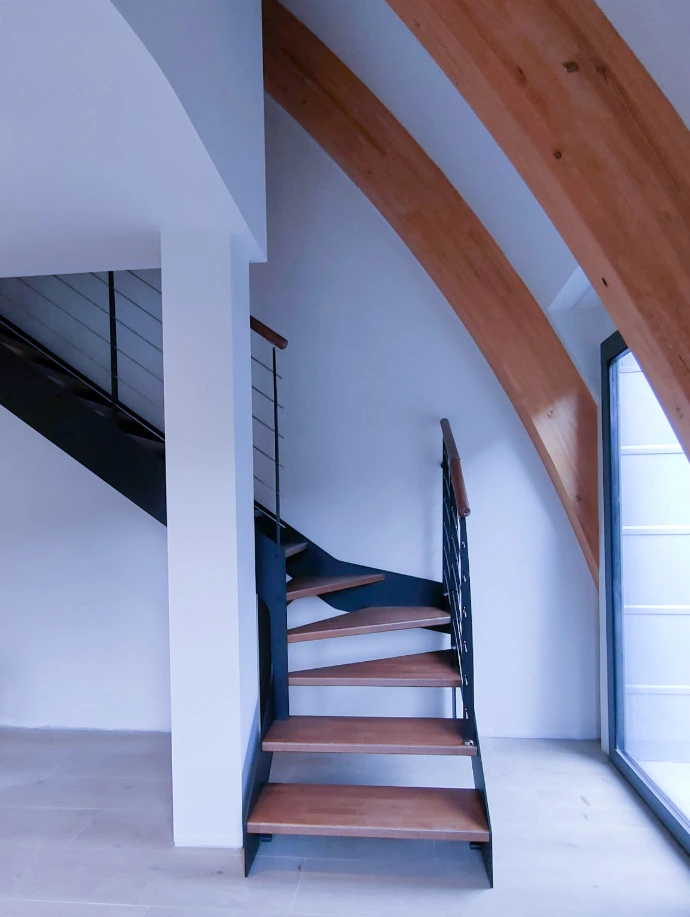 Escalera metalica de madera en Andorra