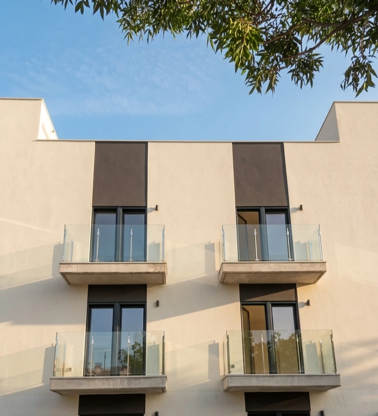 Barandillas exteriores modernas para balcones residenciales