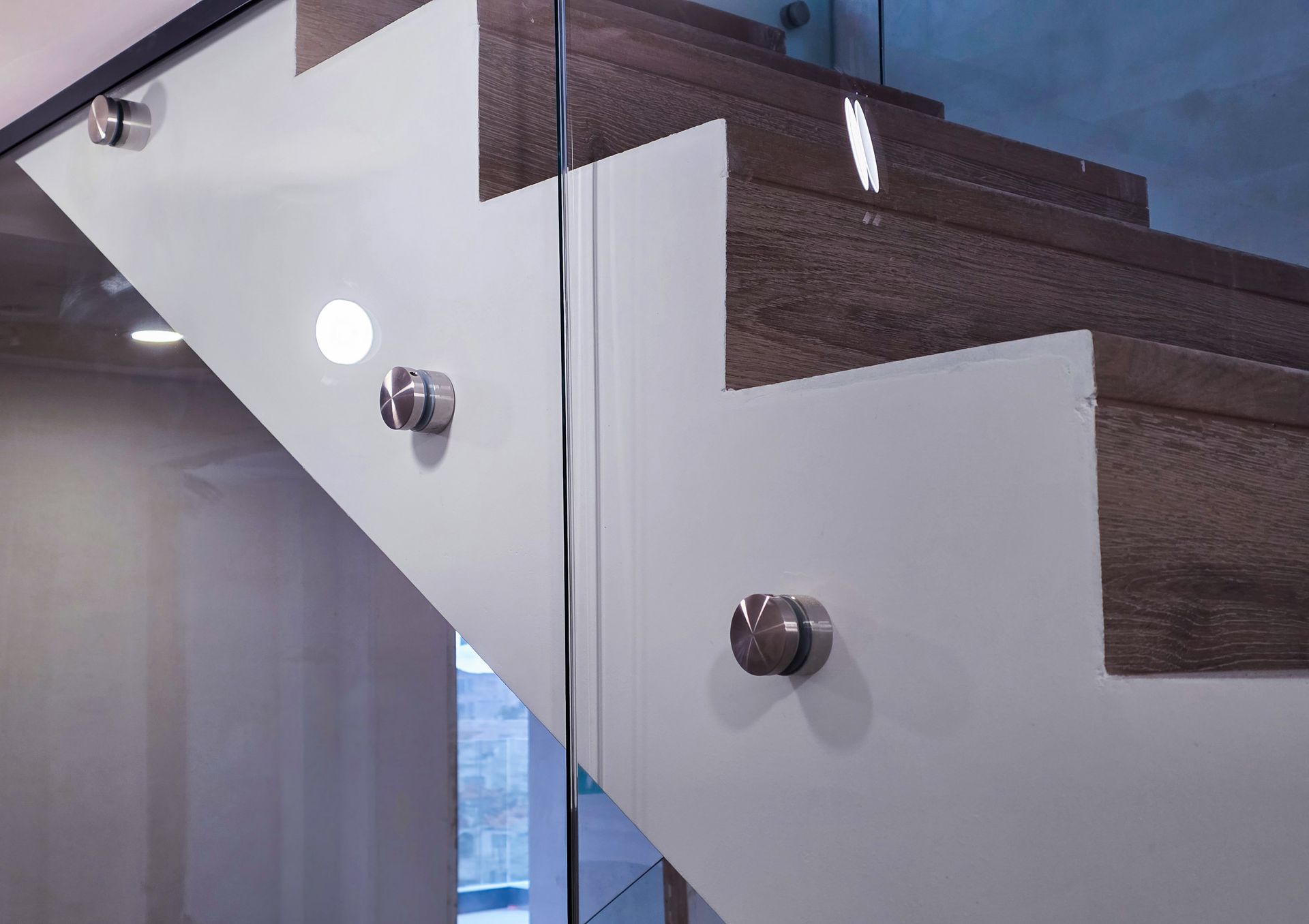 instalación de barandilla de cristal interior en vivienda en costa brava